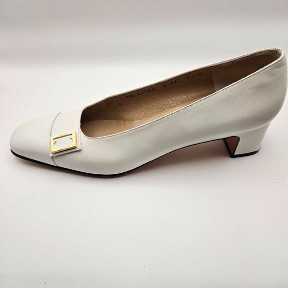 Salvatore Ferragamo “Decree” White Calf Leather Pumps | Gold Gancini | Size 9 AA - Picture 6 of 15